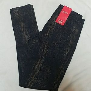 🔥**NWT** Junior's Python Skinny Jeans